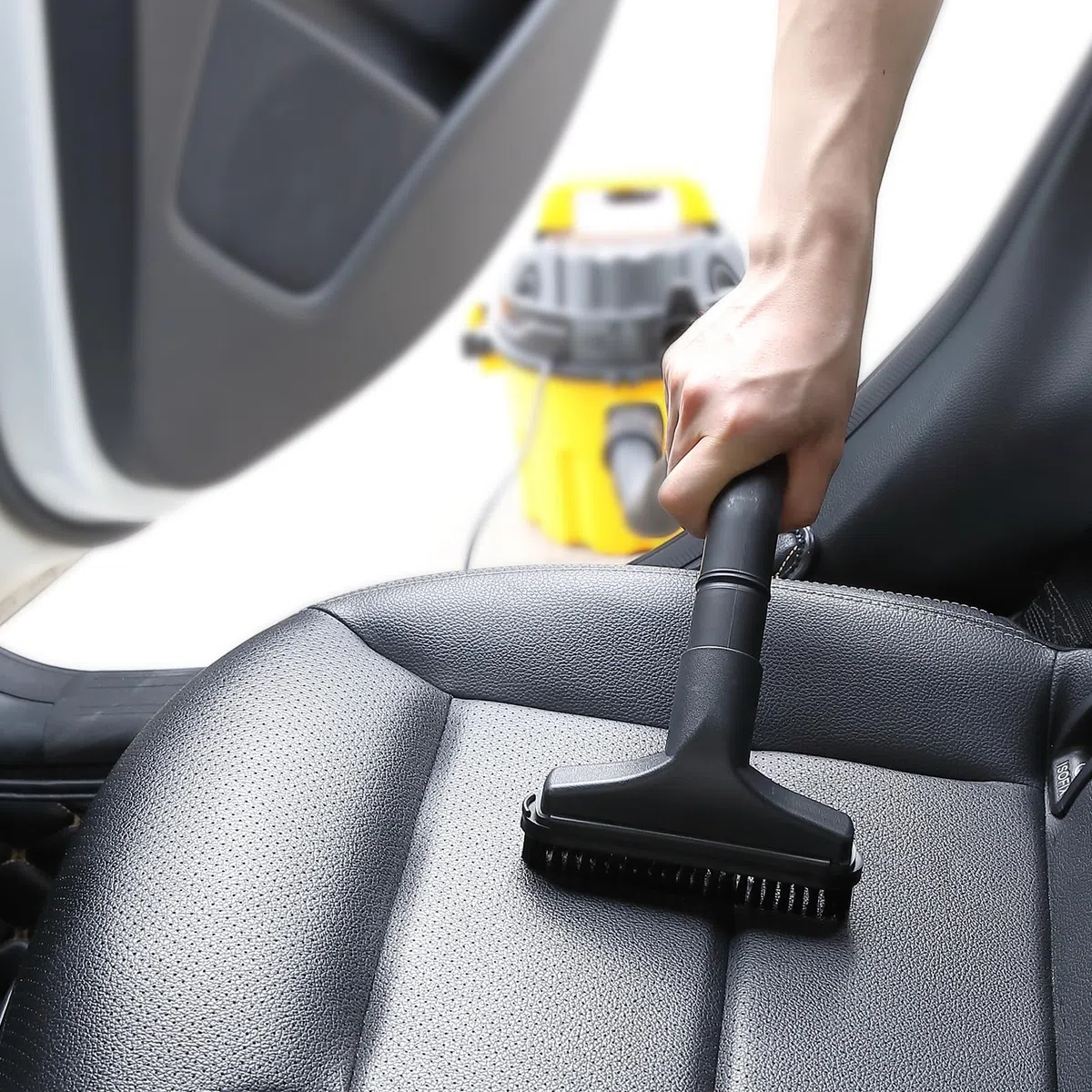 VEVOR Aspirapolvere per umidi asciutti capienza ca. 10 litri, Aspirapolvere portatile 2,5 HP max, Aspirazione con ugello a rotelle, Aspirapolvere per moquette, detriti, peli animali domestici, giallo