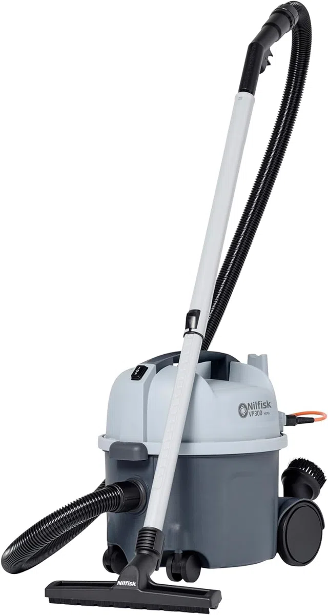 Nilfisk Aspirapolvere commerciale VP300 rosa (aspirapolvere industriale con filtro HEPA, sacchetto filtro 10 l, 800 W, trasporto d'aria 32 l/s, edizione speciale 107415313