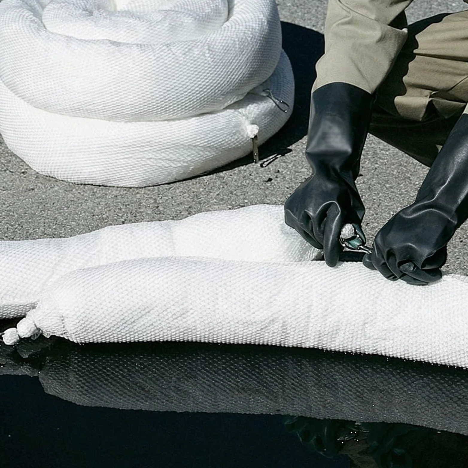 Boom di contenimento della fuoriuscita dell'olio 3 Pz, calze assorbenti industriali per superficie dell'acqua, boom di polipropilene idrofobico per banchine e stagni, controllo delle perdite di alta c