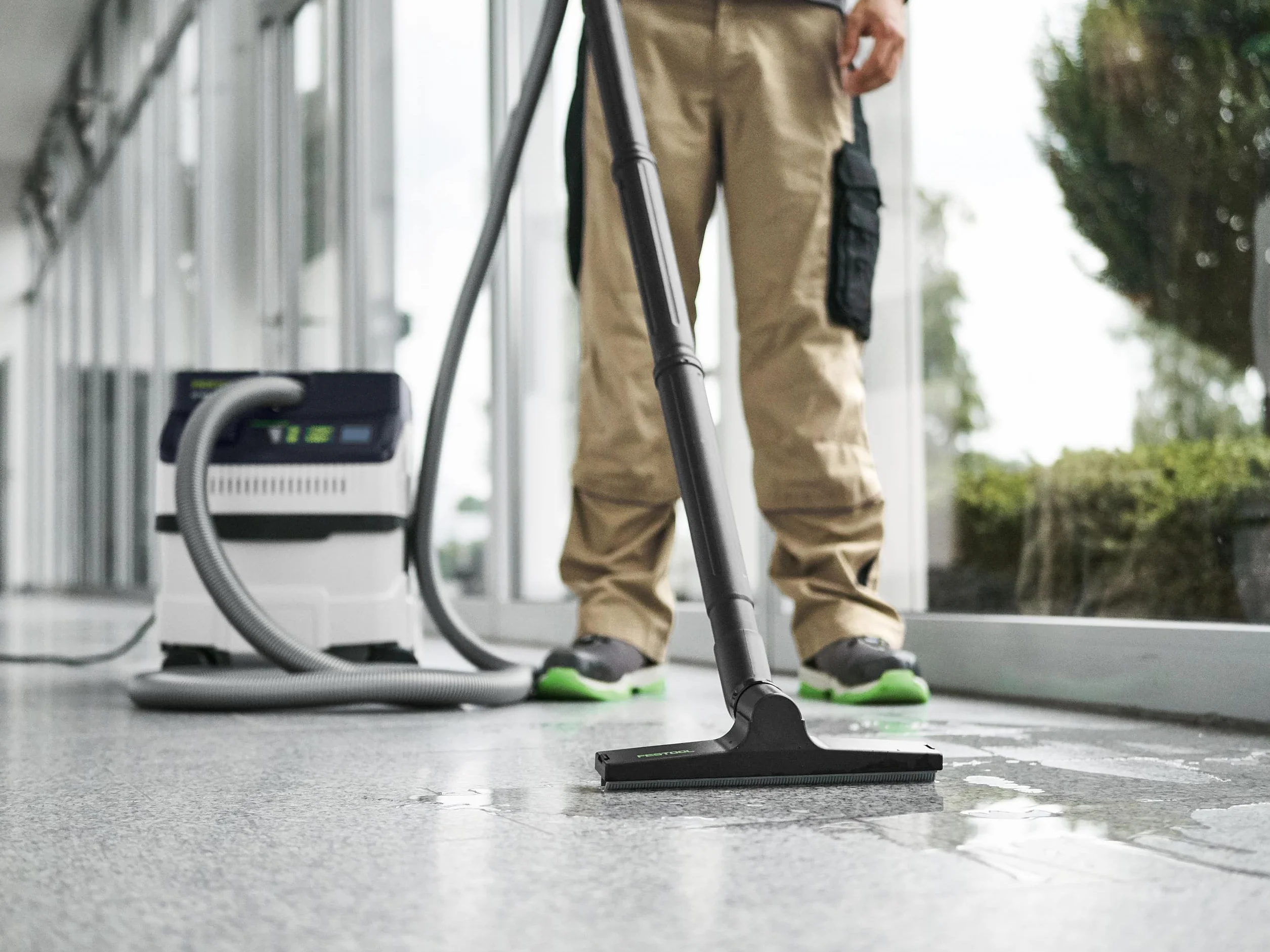 Festool Cleantec CT 15 E - Aspirapolvere a umido e secco, contenitore da 15 l, compatto e mobile, con accessori, funzione antistatica, ideale per officina, cantiere e auto